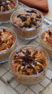 🌟 ¿Desayuno nutritivo y delicioso en minutos? ¡Estos muffins de avena en freidora de aire son la solución perfecta!

✨ 3 versiones irresistibles:

Chocolate con plátano

Arándanos

Manzana con nueces pecanas

💡 Se conservan hasta 5 días en nevera y 3 meses en congelador para tener el desayuno siempre listo

👉 Receta completa en el link de mi bio

#desayunosaludable #muffinsavena #freidoradeaire #recetassaludables #desayunorapido #cocinafacil #recetascaseras