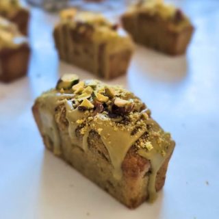¡MINI BIZCOCHOS DE PISTACHO SIN GLUTEN! 💚

La receta más fácil y deliciosa que probarás este otoño. Tienen ese sabor intenso a pistacho que enamora y una textura SÚPER húmeda. 

Si te gusta el pistacho, tienes que hacerlos. Son ideales para el café de la tarde, para un desayuno especial o para regalar.

🤫 El truco: Están hechos con una base sin gluten que los hace ligeros y suaves. ¡No tienen nada que envidiar a los tradicionales!

✅ 100% Sin Gluten.
✅ Húmedos por dentro.
✅ Se preparan en un momento.

¡RECETA COMPLETA YA DISPONIBLE!
👉 Haz clic en el enlace de mi biografía para ir directo al paso a paso...

💾 Guarda este post para hacerlos este fin de semana.

¿Cuál es tu Receta de Bizcocho Favorita? ¡Déjamelo en comentarios! 👇

#bizcochosingluten #pistacho #recetadepistacho #singluten #glutenfree #celiacos #recetasfaciles #postressaludables #reposteriasana #lohecocinadoyo